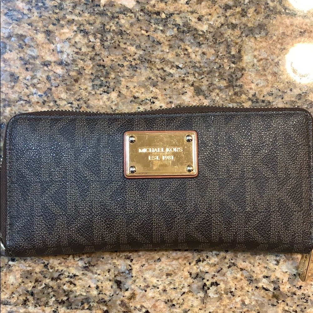 Michael Kors wallet-very gently used